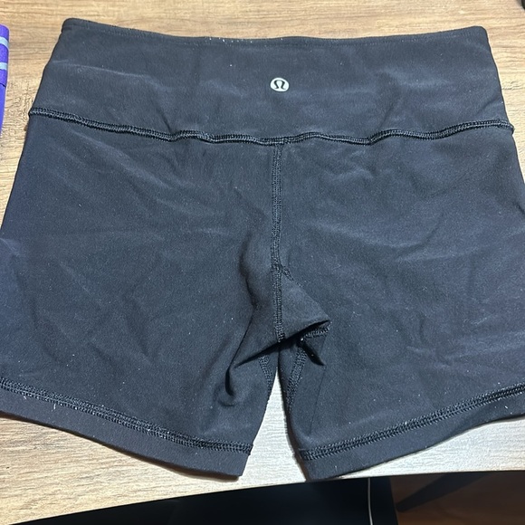 Lululemon shorts reversible - Picture 3 of 3